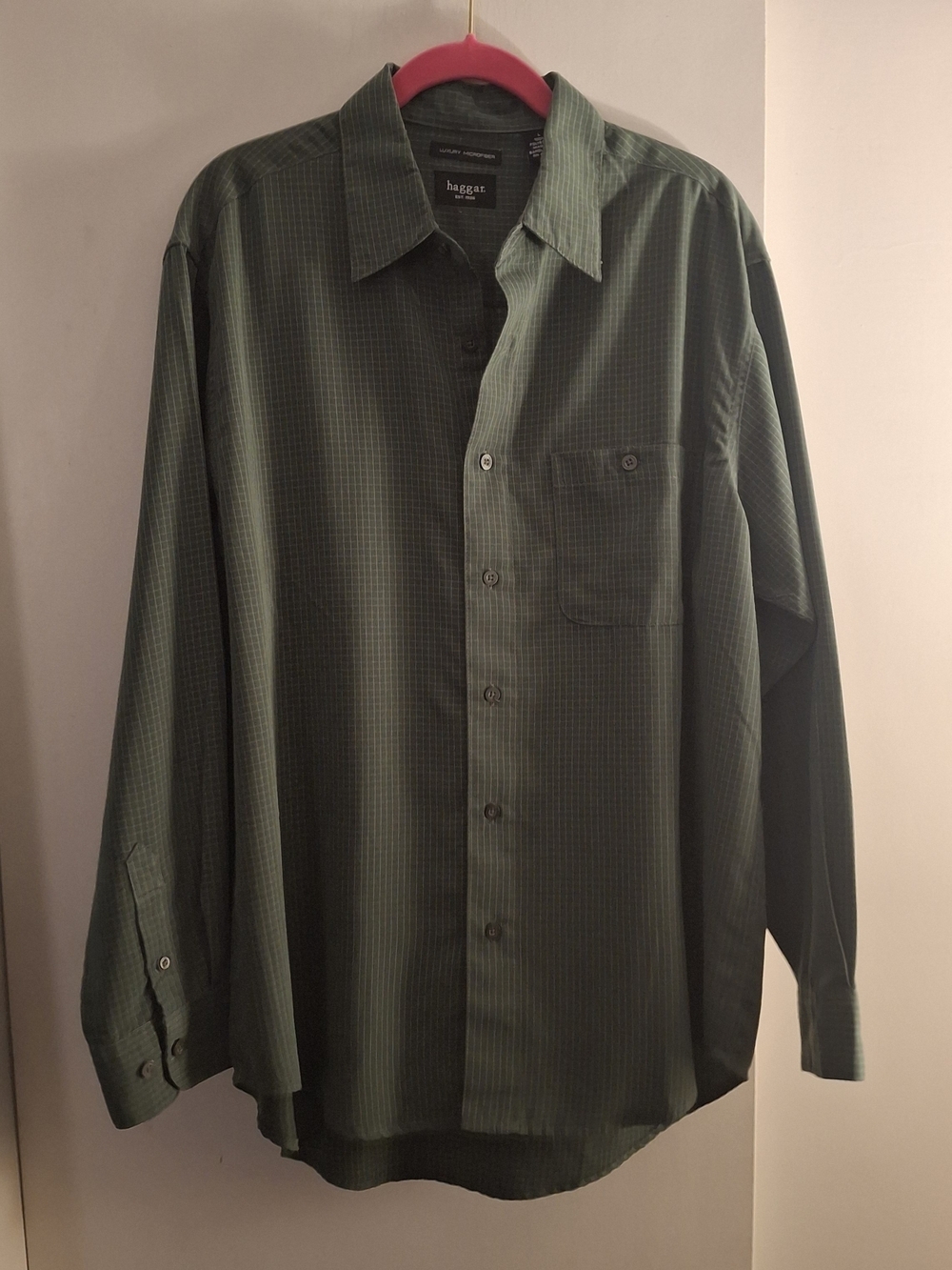 Haggar Men’s Green Checked Long-Sleeve Button-Up Shirt